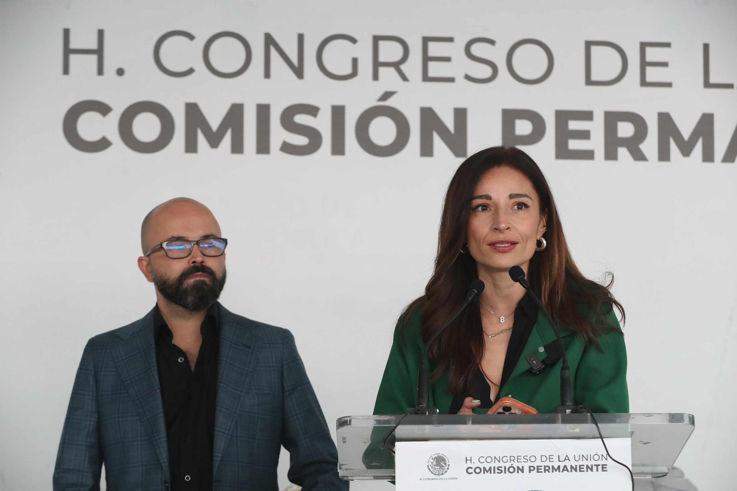 Diputada Laura Ballesteros y Pablo Vázquez Ahued.