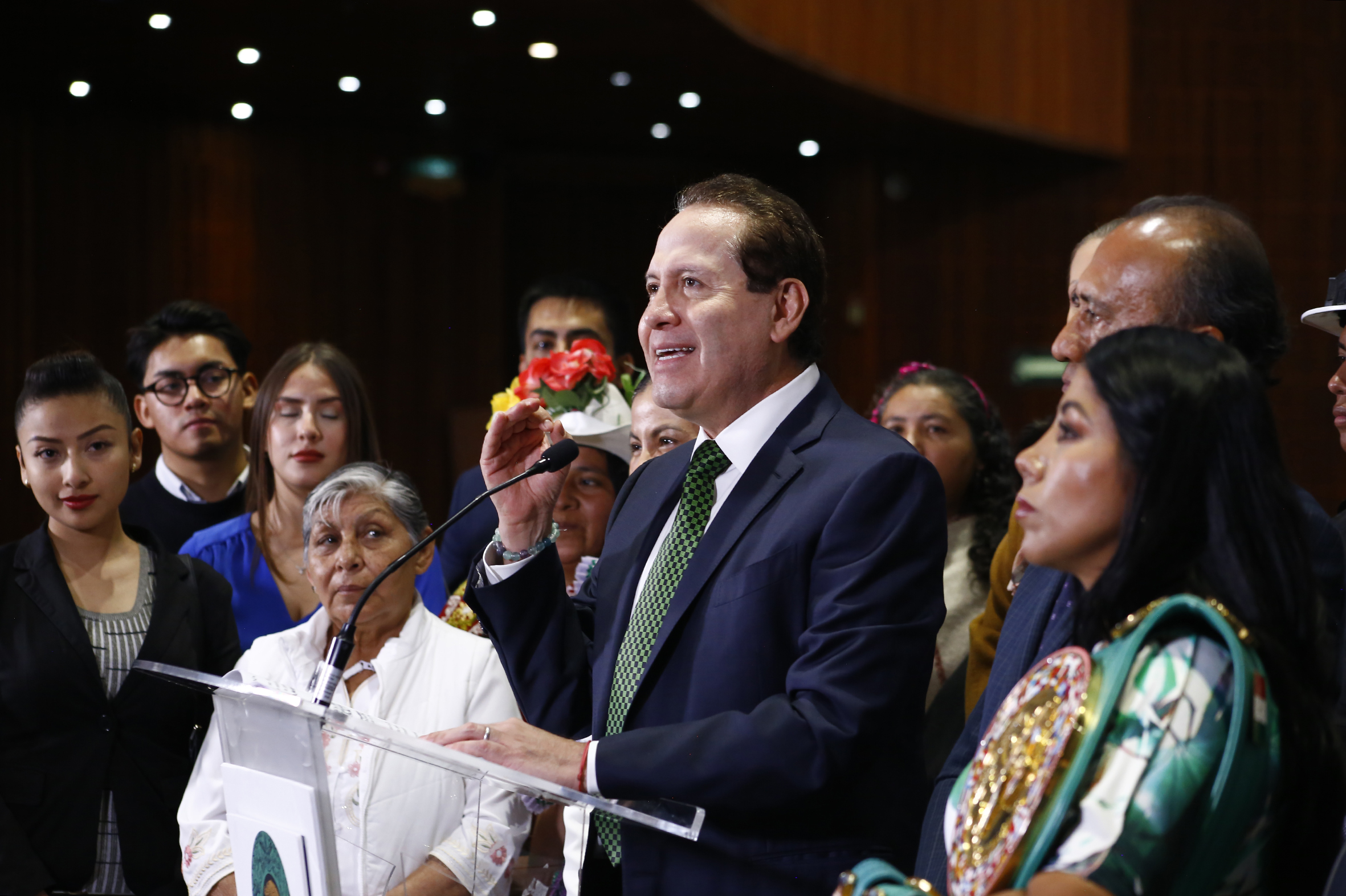 Diputado Eruviel Ávila Villegas (PVEM) en conferencia de prensa.