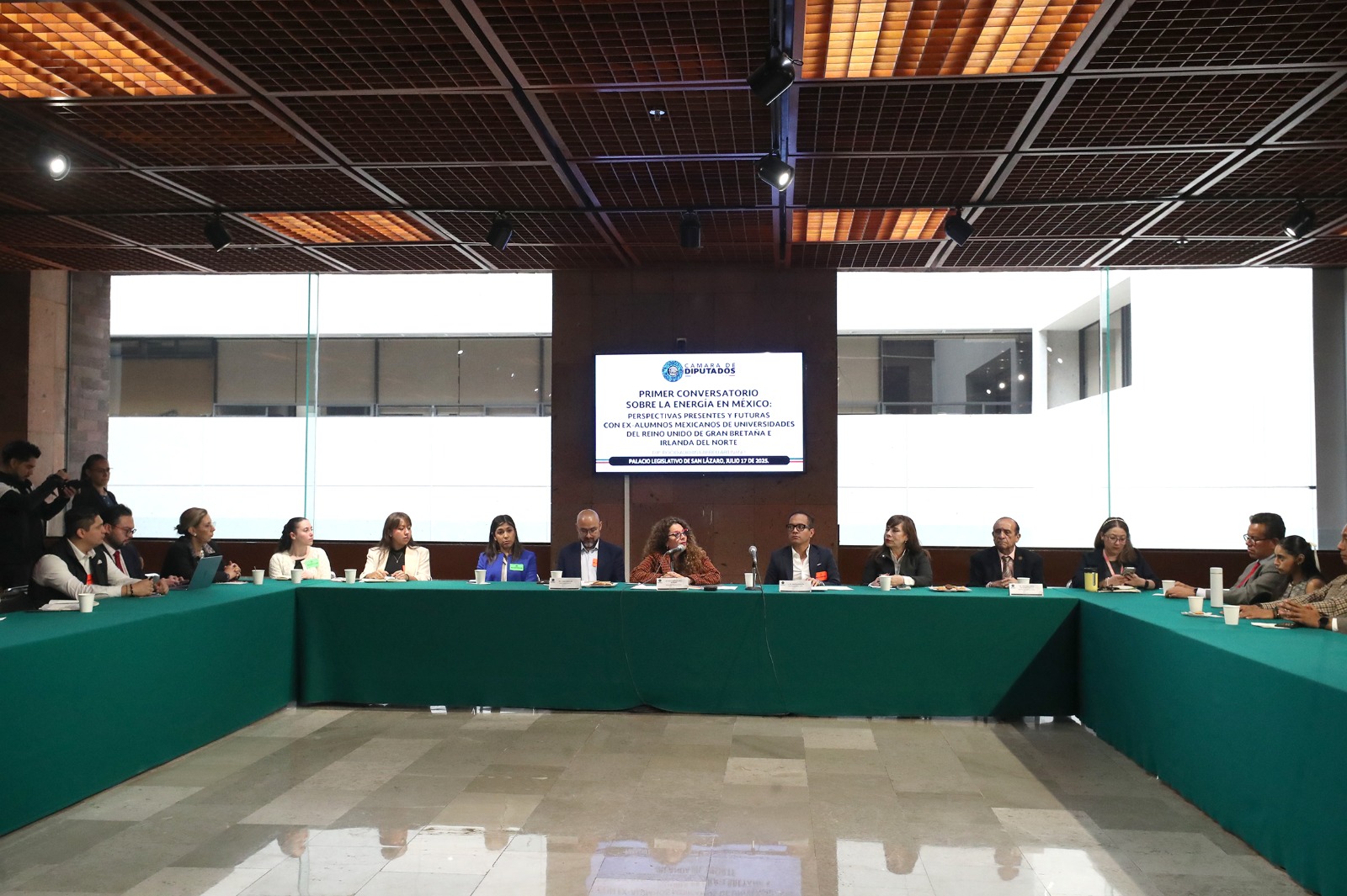 Participantes del 1er Conversatorio sobre la Energía en México.