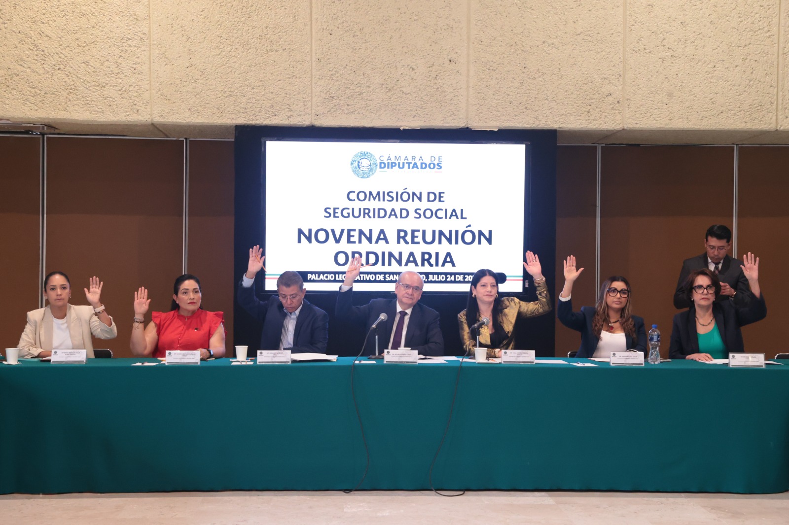 Integrantes de la Comisión de Seguridad Social.