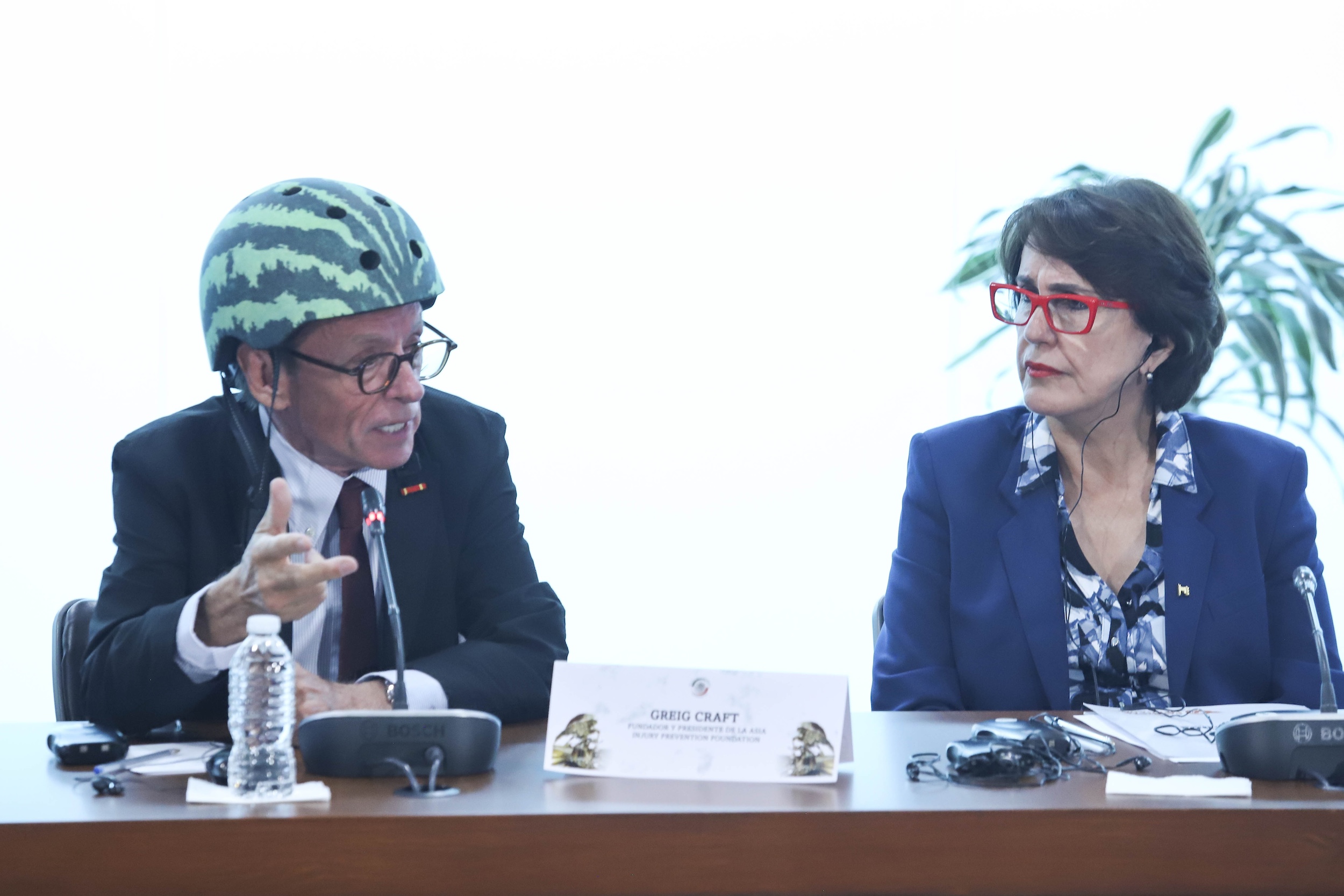 El activista Greig Faist y la diputada Patricia Mercado.