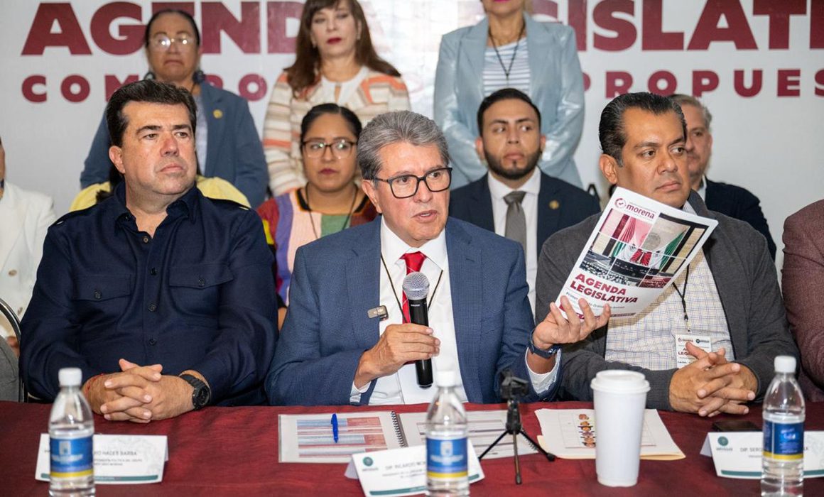 Diputado Ricardo Monreal en la Plenaria del Grupo Parlamentario de Morena en Guanajuato.