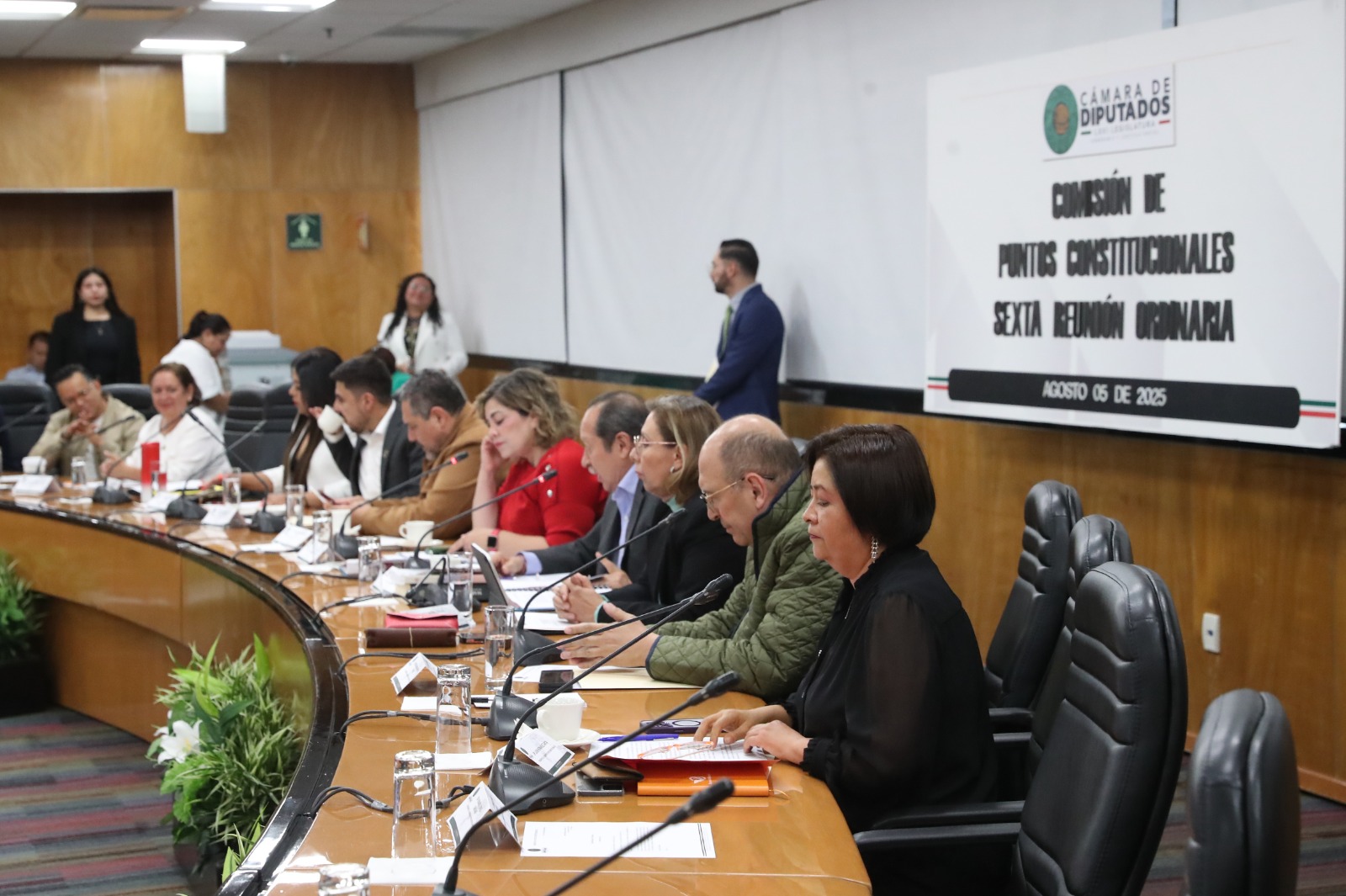 Integrantes de la Comisión de Puntos Constitucionales.