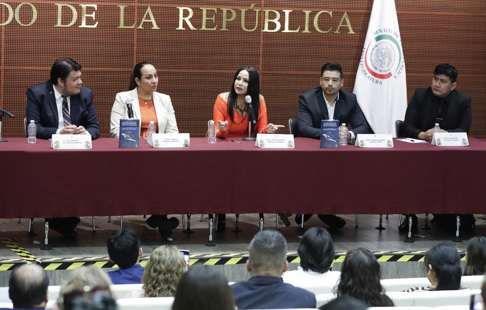 Panelistas del foro.