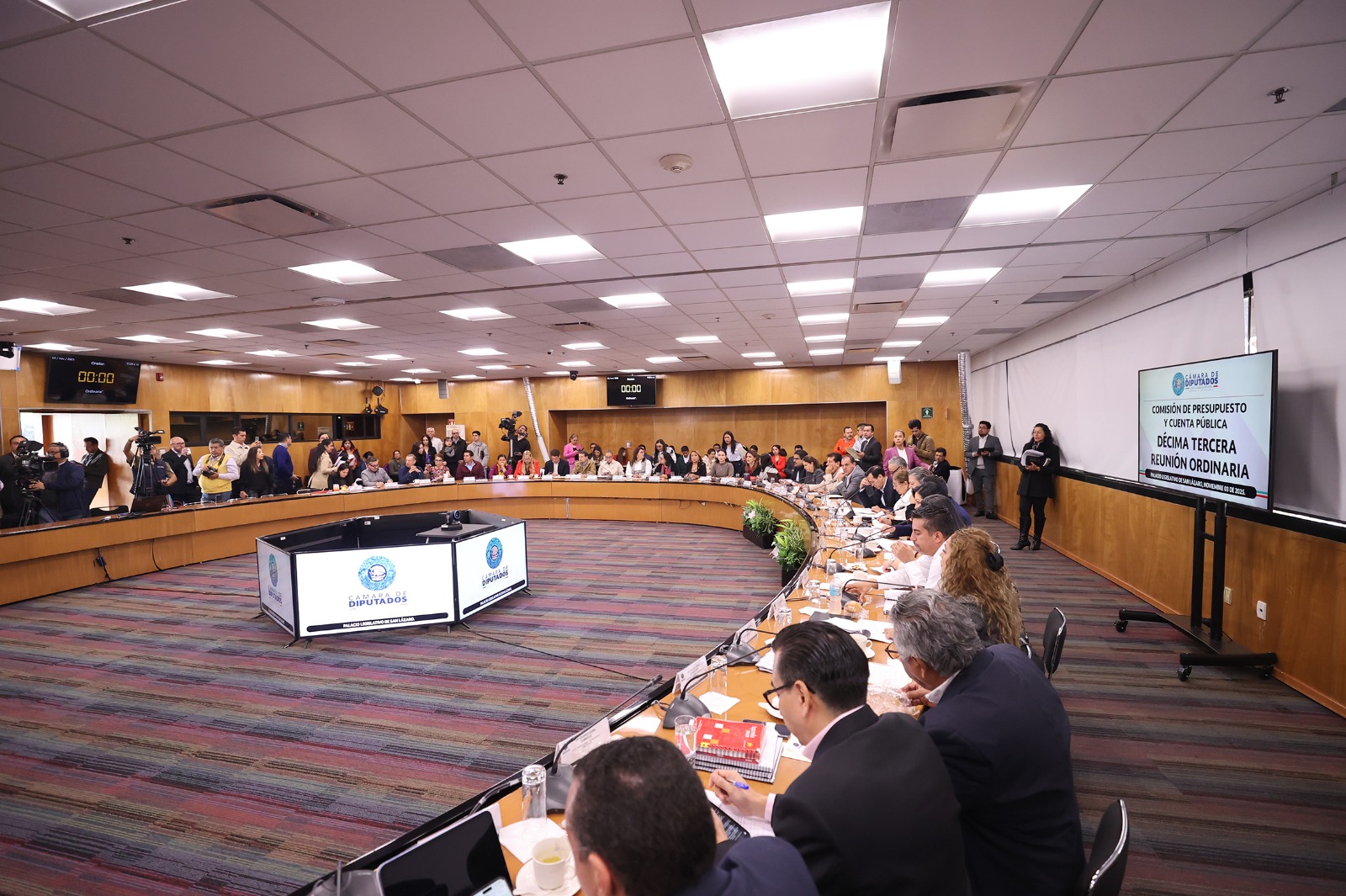 Miembros de la Comisión de Comisión de Presupuesto y Cuenta Pública de la Cámara de Diputados.