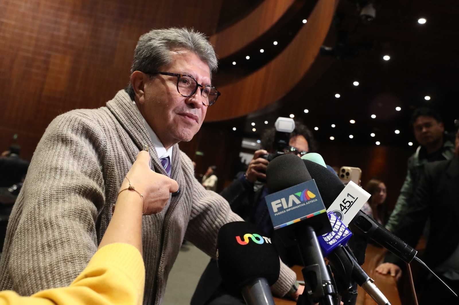 Diputado Ricardo Monreal en el Pleno de la Ciudad de México.