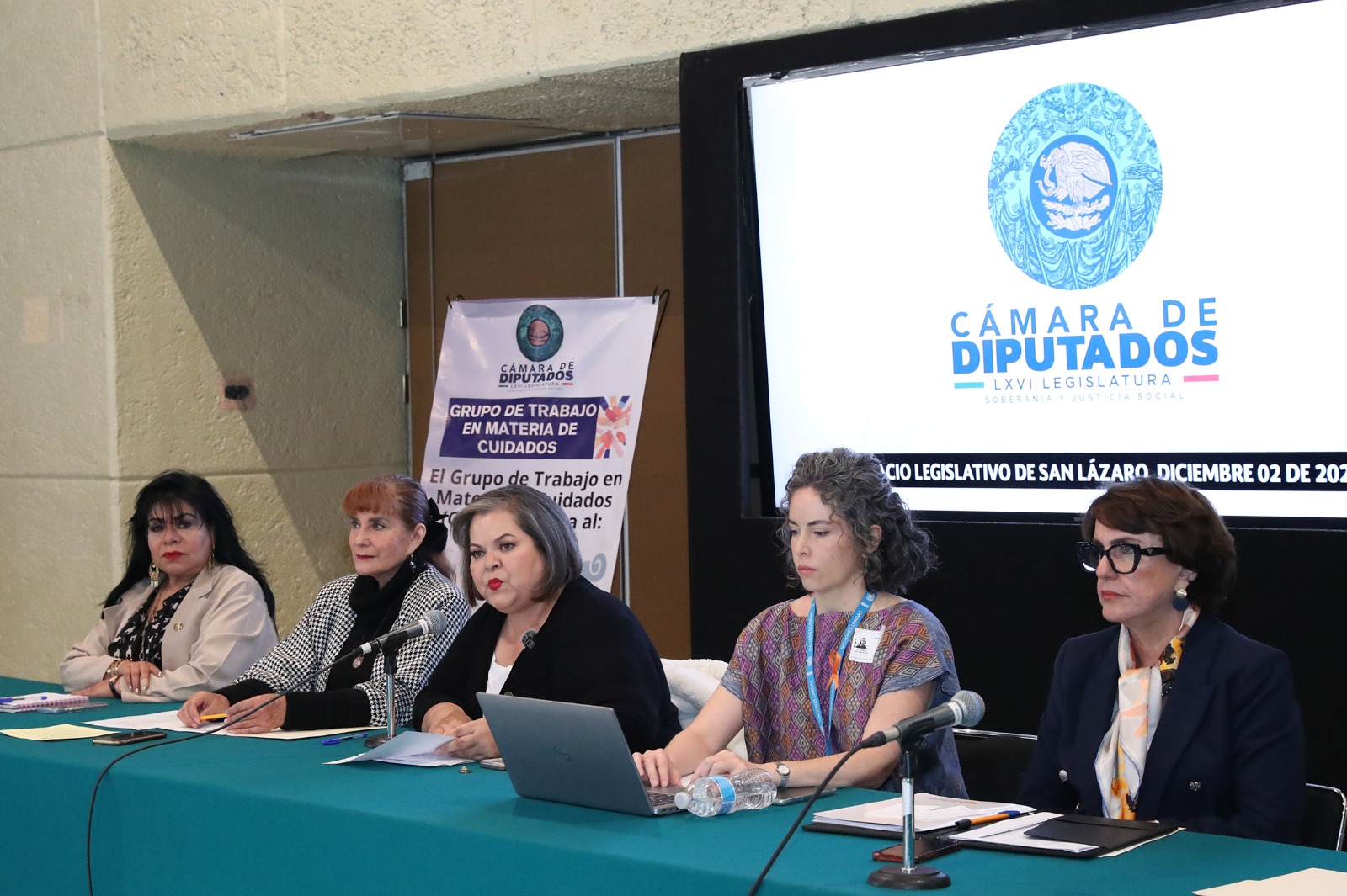Participantes del diálogo entre legisladores y empleadores sobre los cuidados en México