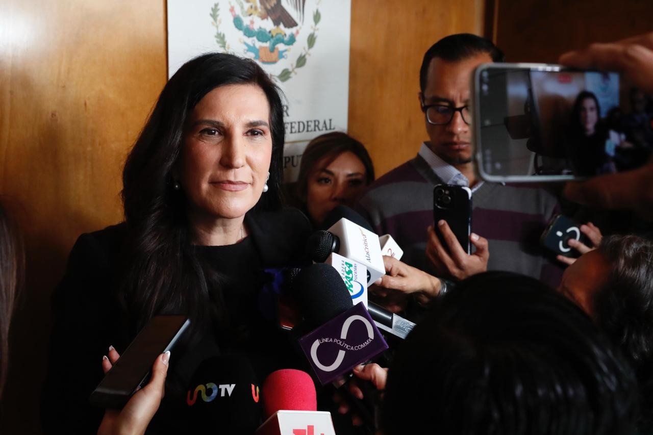 La presidenta de la Mesa Directiva, Kenia López Rabadán.