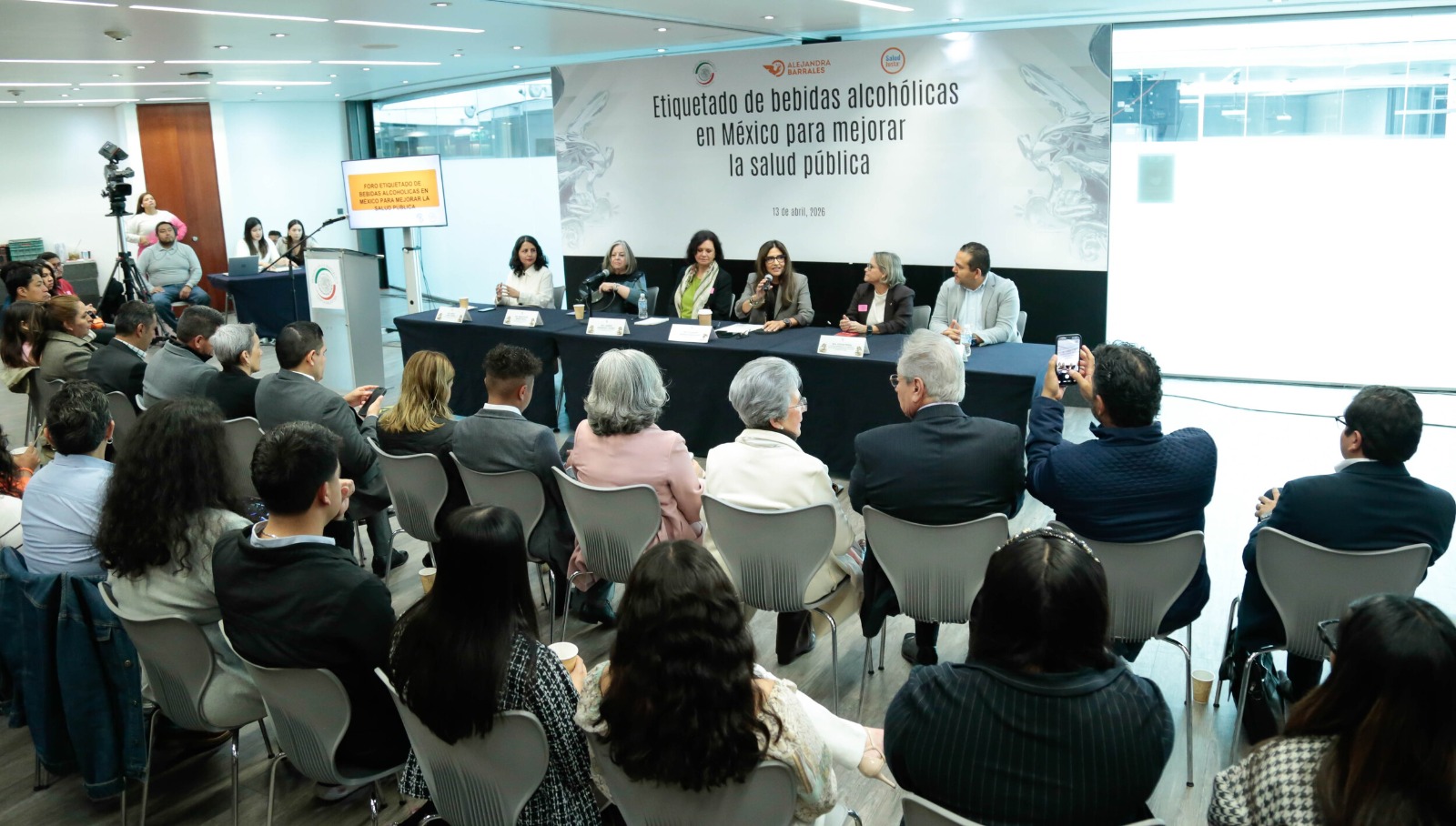 Asistentes del Foro legislativo “Etiquetado de bebidas alcohólicas en México para mejorar la salud"