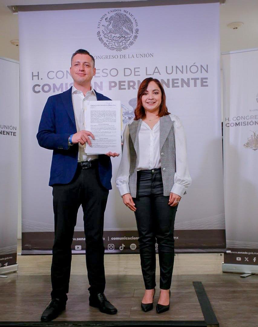 Senador Colosio Riojas y diputada Iraís Reyes.